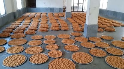 शुद्ध देसी घी का लड्डू बनकर तैयार