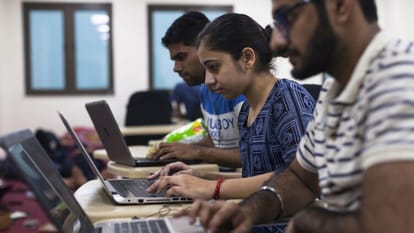 Quiet Hiring: छंटनी के बीच चुपचाप भर्तियां कर रहीं कंपनियां, 2022 में कई जगह शुरू हुआ ट्रेंड कॉरपोरेट जगत में quiet hiring जारी