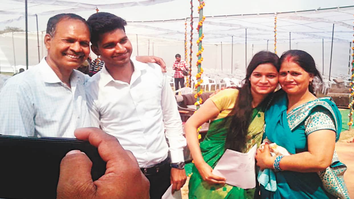 Meerut: proud Moment for farmer Father, son and daughter becomes Inspector together, saluted
