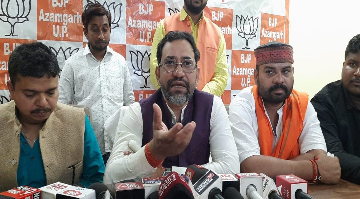 BJP MP Nirahua angry at press conference in azamgarh told journalists who asked questions to government,