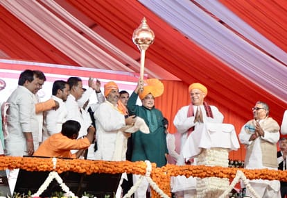 Roads of UP will like America by 2024 Nitin Gadkari laid foundation stone of Greenfield Expressway