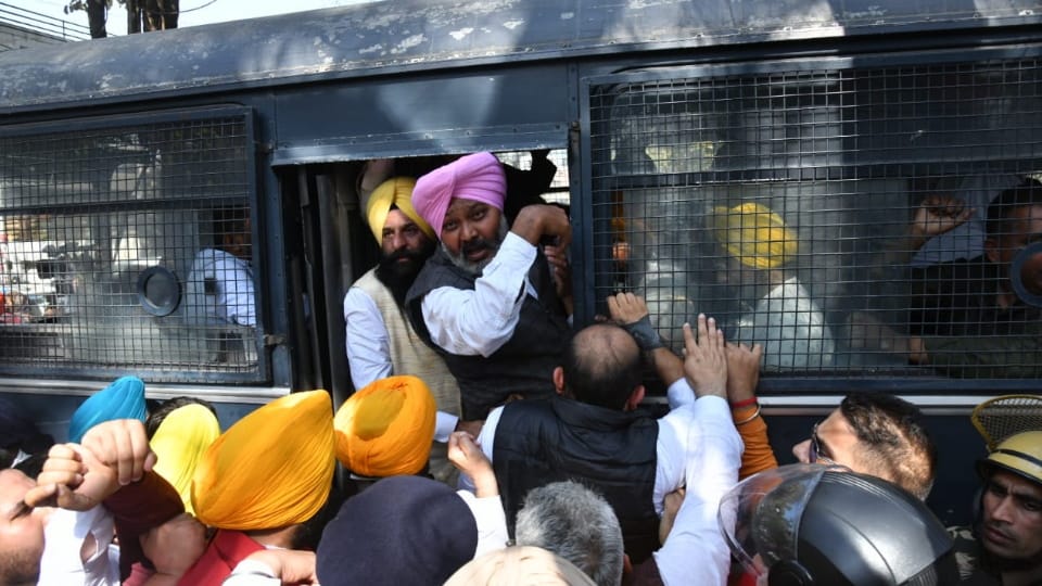 Aam Aadmi Protest in Chandigarh against Central Government