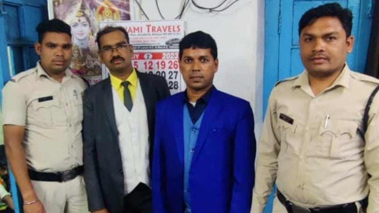 two arrested for attempting to cheat with chinese app in bilaspur