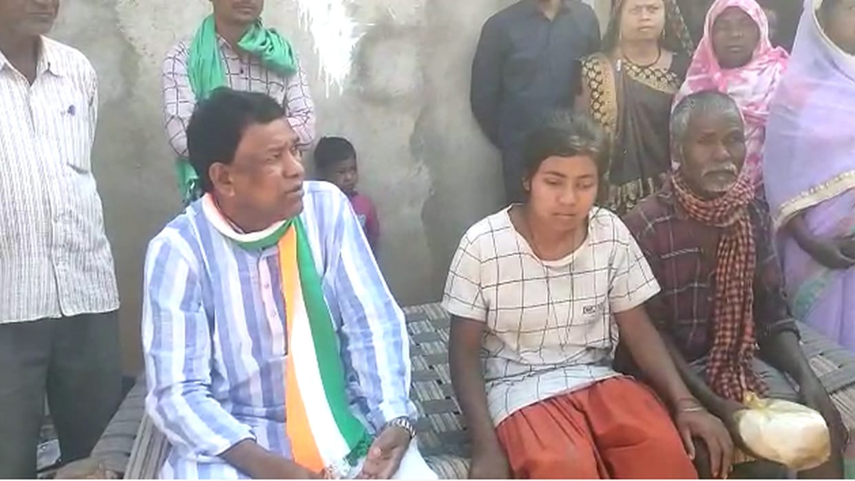 mla kerketa reached woman house who fought with wild boar in korba