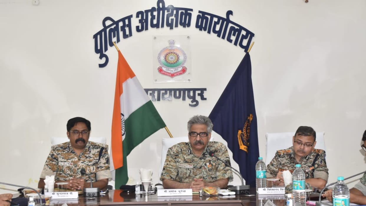 chhattisgarh dgp review meeting on naxal operations in narayanpur, kanker and kondagaon