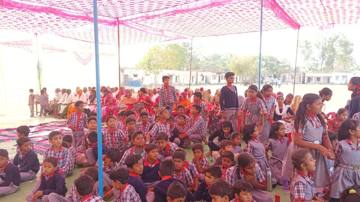 The villagers did not reach the vikas yatra, the officers invited school students to hear govt's achievements