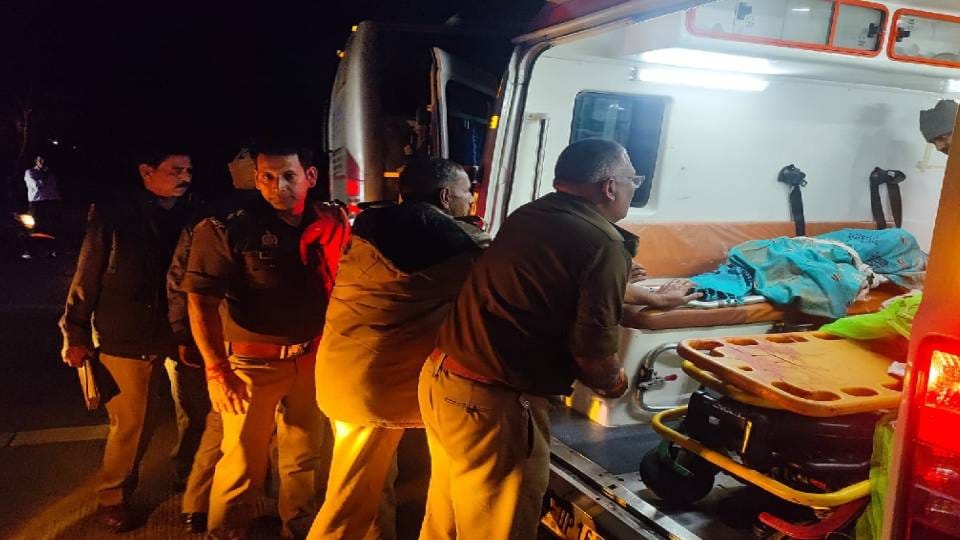 sleeper coach bus overturned after colliding with divider on Yamuna Expressway in Mathura