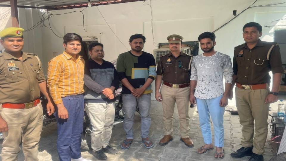 Fear of depositing hawala money from abroad in bogus accounts of Bandhan Bank in Agra