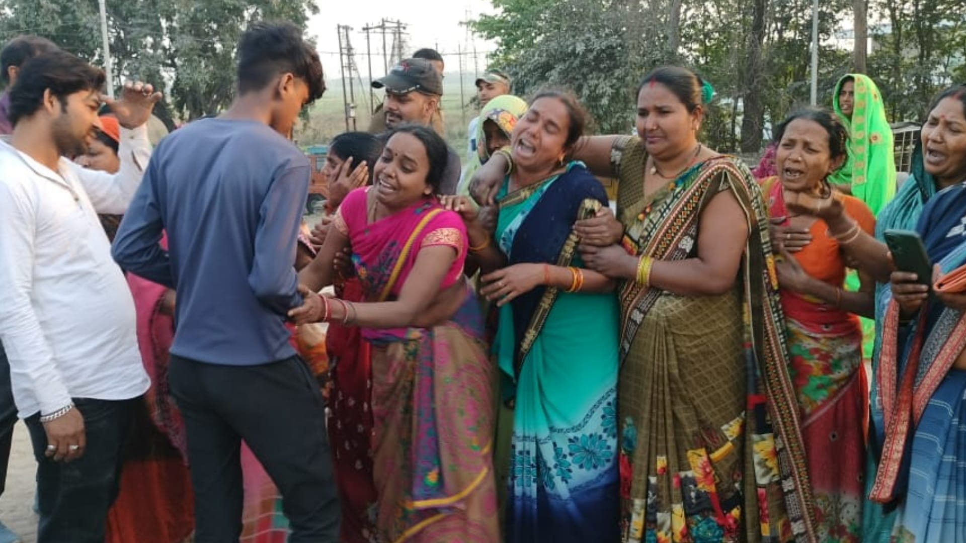 woman killed husband and two son in gorakhpur