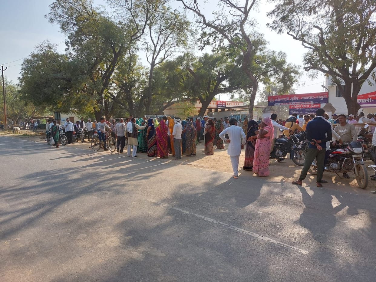 Mathura: Demand to send the accused to jail, uproar at the police station