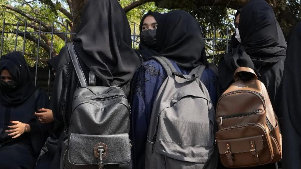 iran hundreds girls poisoned to stop them going to school in holy qom city