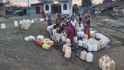 Water crisis in Manegaon, people yearning for drop of water, MLA MP is not taking care