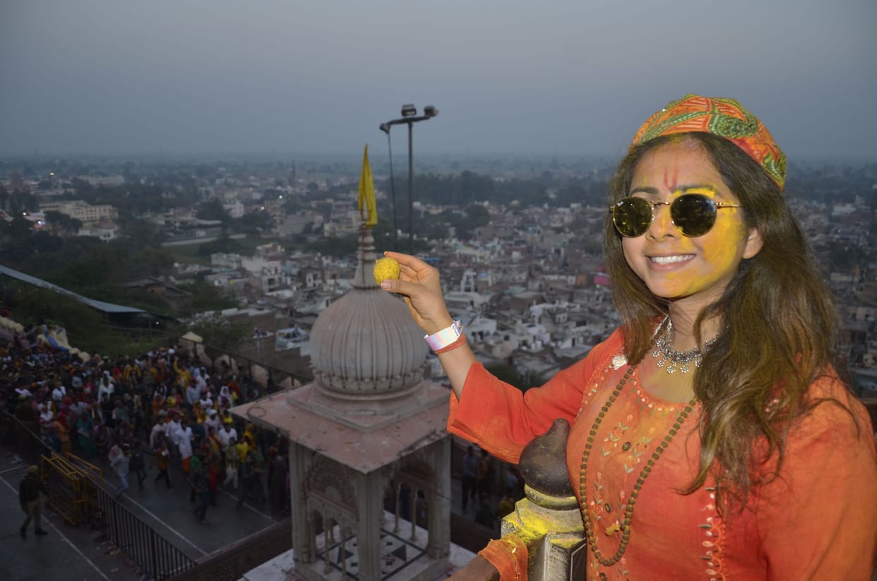 Sky of Abir Gulal prevailed in Vrishabhanu Bhavan in mathura