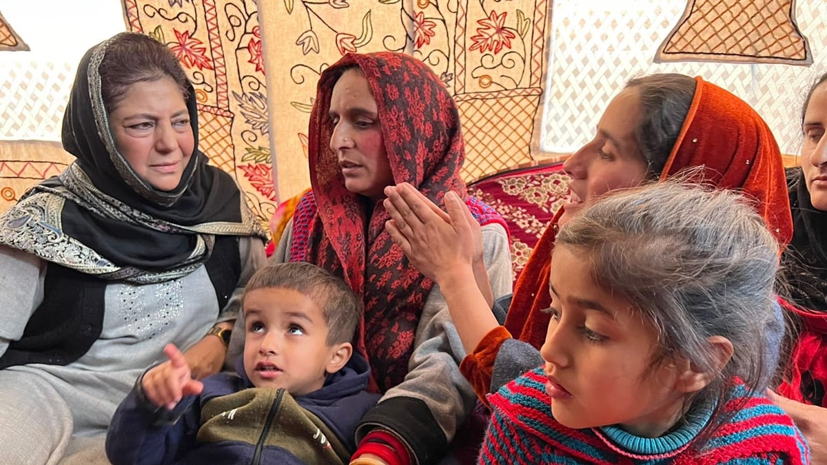 Pulwama Target Killing: pdp chief Mehbooba Mufti shares grief with Kashmiri Pandit Sanjay Sharma family member