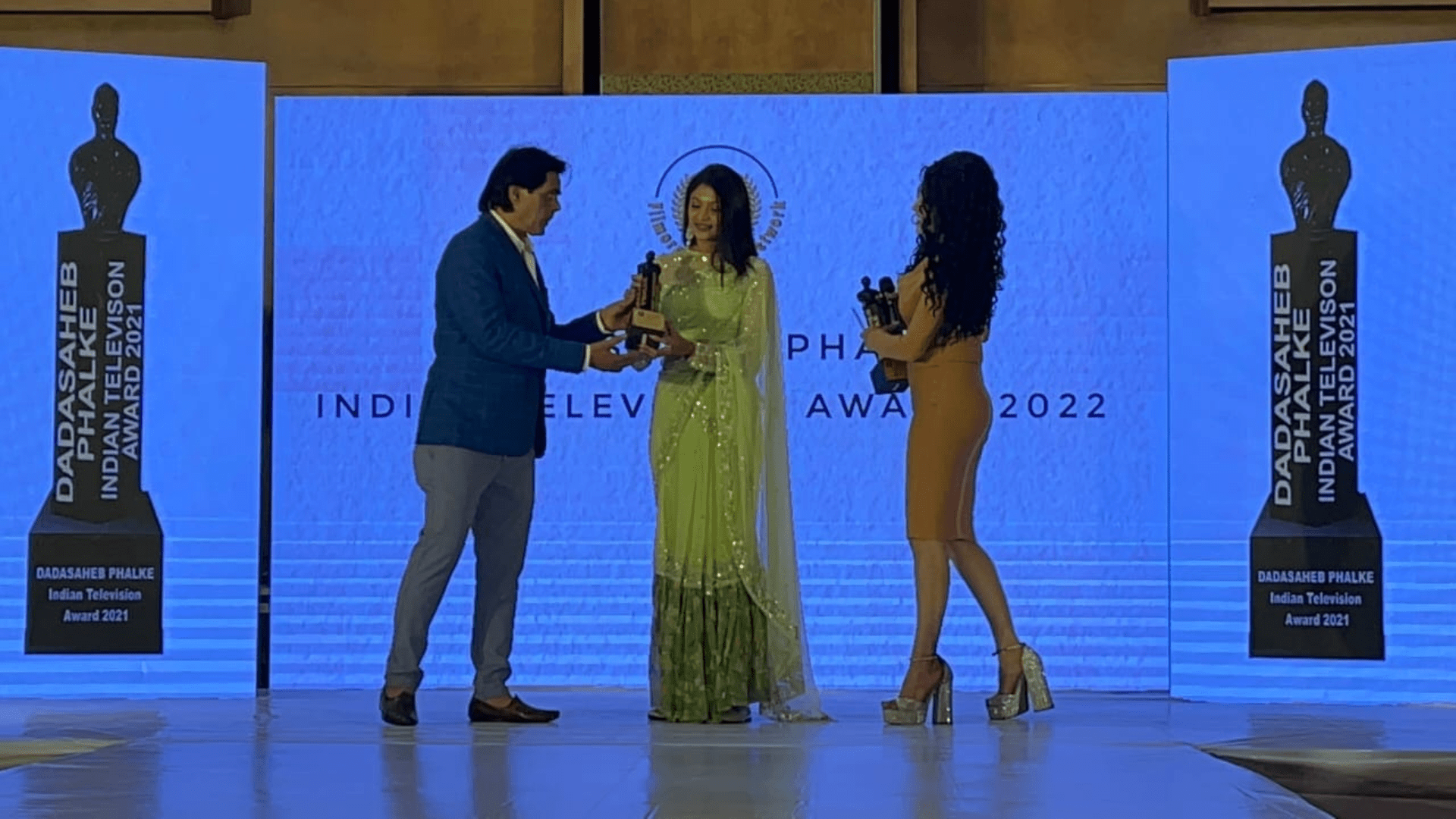 Model Nikkita Ghag announces to return the dada saheb Phalke international award gets applauds on social media