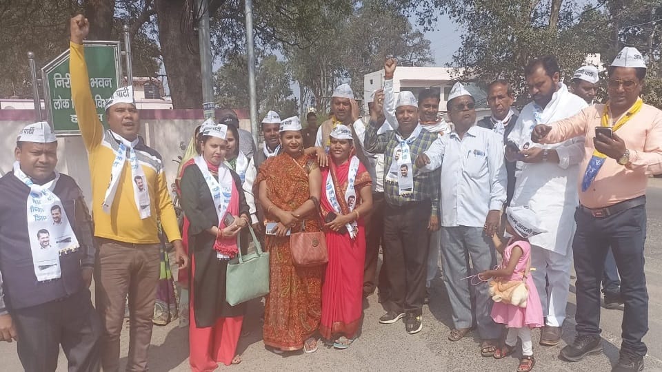 Fury over Delhi Deputy Chief Minister Sisodia arrest  AAP sends memorandum to President