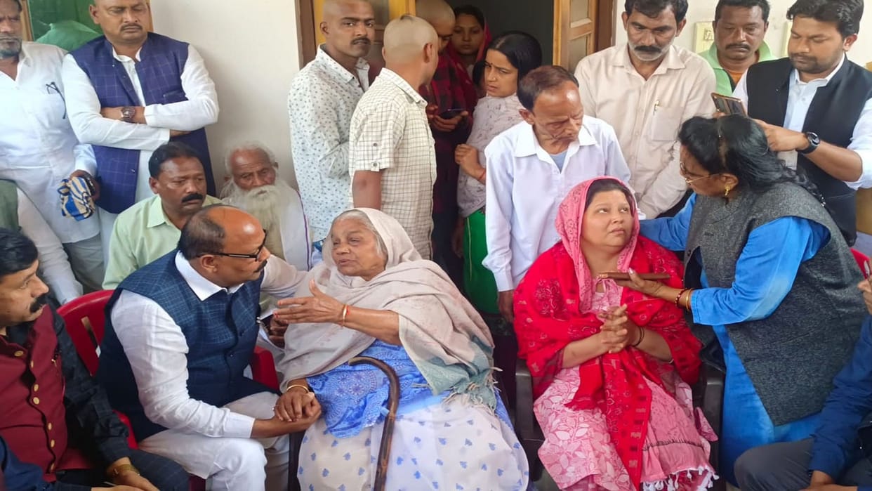 Prayagraj: State President Vishwanath Pal said to Umesh Pal's mother, BSP is with you