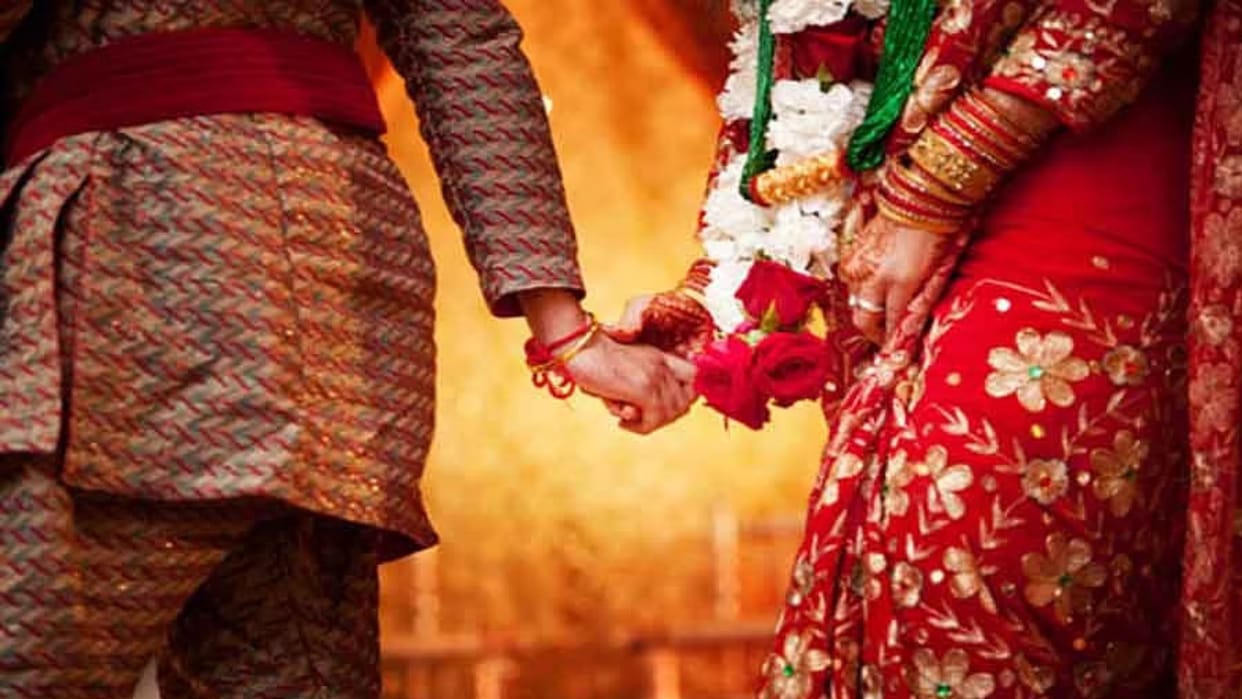Fatehpur: father-in-law caught widowed daughter-in-law with her lover