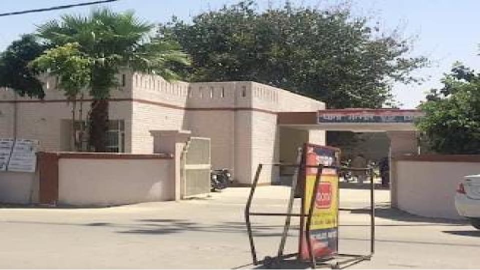 Miscreants looted thousands of cash and bottles from liquor shop on behalf of weapons In Sonepat