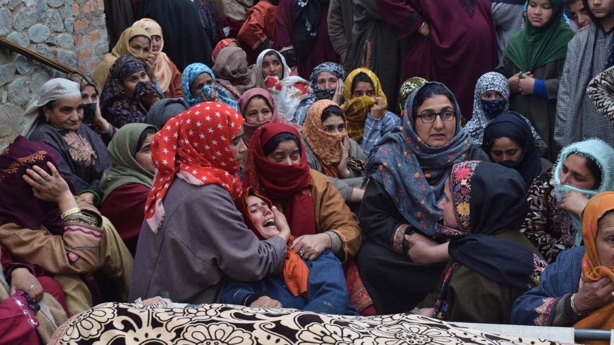 jammu kashmir: Terrorists shot Kashmiri Pandit Sanjay Sharma near his house