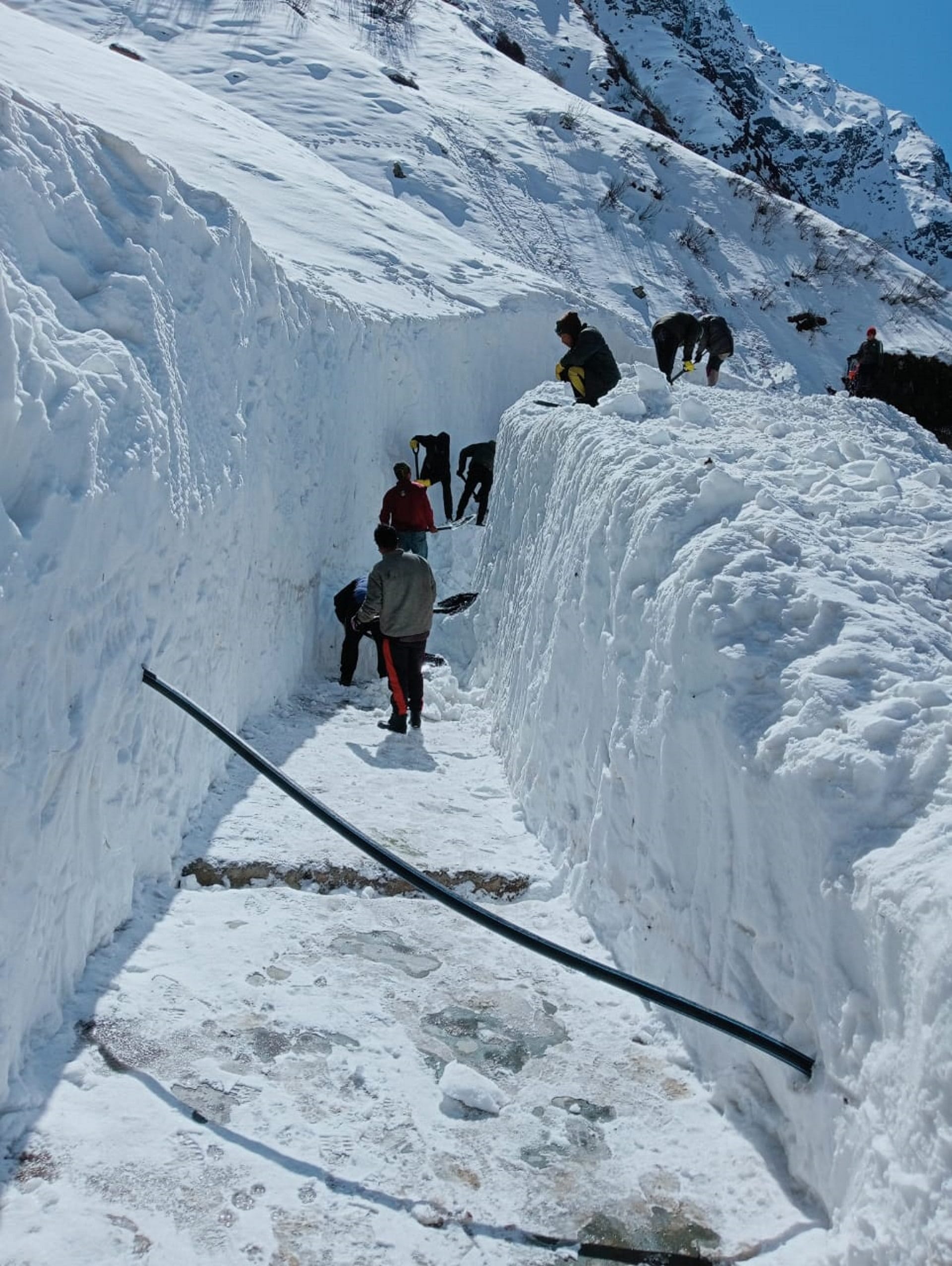 Kedarnath Yatra 2023 starting from April 25 three teams formed to remove snow on Gaurikund Kedarnath route