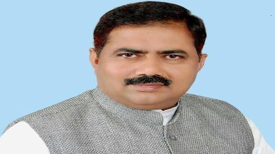 SP MLA Ataur Rahman locked the young man in the room and beat him in bareilly