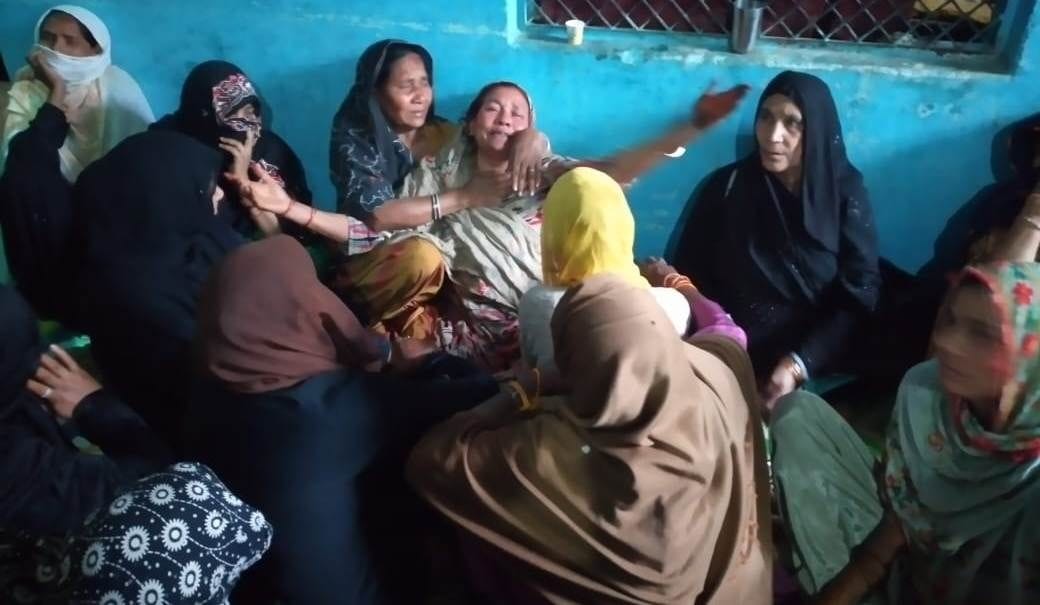 Kanpur Dehat: Dead body of a young man found hanging from a ceiling fan, accused of blackmailing and abetting suicide on six including the girl