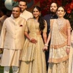 मुकेश अंबानी और उनका परिवार।