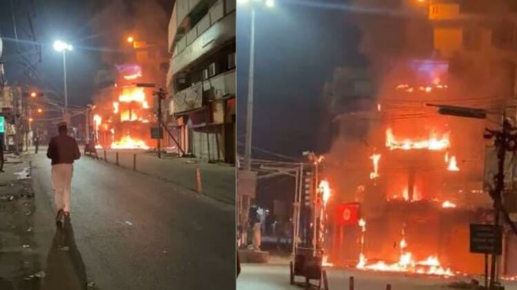 Bihar:भागलपुर में तीन तल्ला इमारत में लगी भीषण आग, लाखों समान जलकर हुआ खाक  - Fire Broke Out In A Three-storey Building In Bhagalpur - Amar Ujala Hindi  News Live