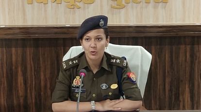 MLA Abbas Nikhat Case: जेल अधीक्षक व जेलर के आवास से मिले लगभग छह लाख, कार व दो मोबाइल बरामद जेल प्रकरण की जानकारी देतीं एसपी वृंदा शुक्ला