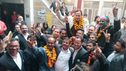 देहरादून बार एसोसिएशन चुनाव परिणाम के बाद जश्न