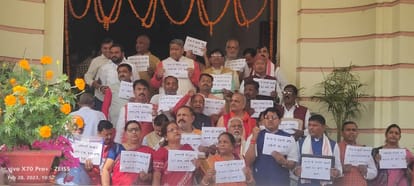 Bihar budget 2023: MLAs of the party and opposition demonstrated in the assembly premises