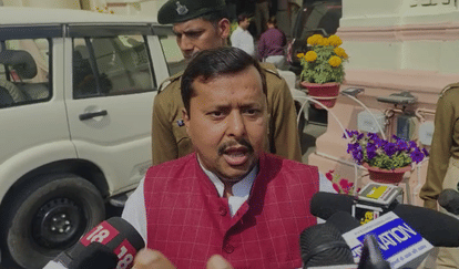 Bihar budget 2023: MLAs of the party and opposition demonstrated in the assembly premises