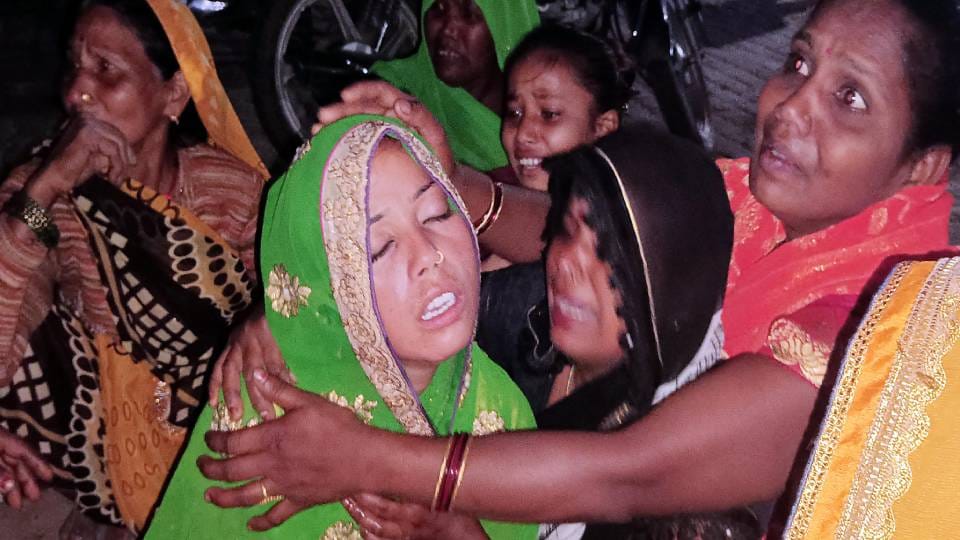 Cousin brother and sister died in canter collision in Agra