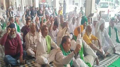 बैठक में मौजूद किसान