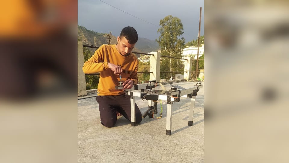 National Science Day 2023 Uttarakhand 12 class student make drone with bomb dropped on gun point