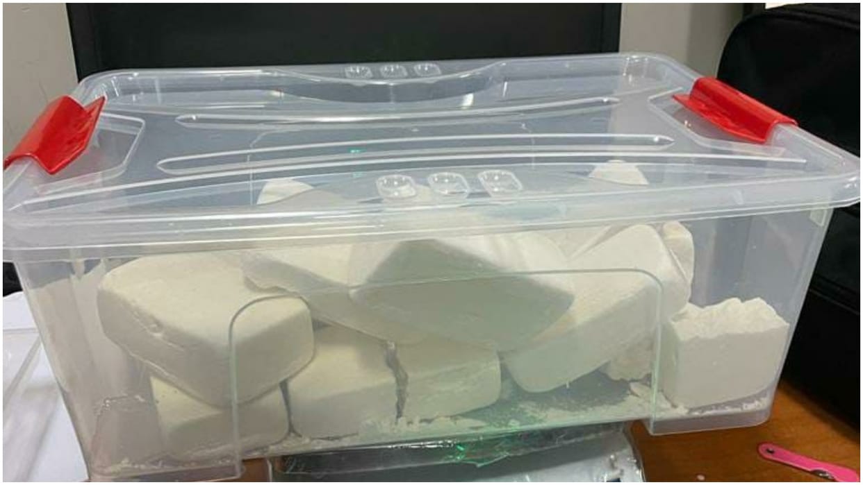 DRI About 3 kg of cocaine recovered from the airport in Mumbai worth 25 crores in international market