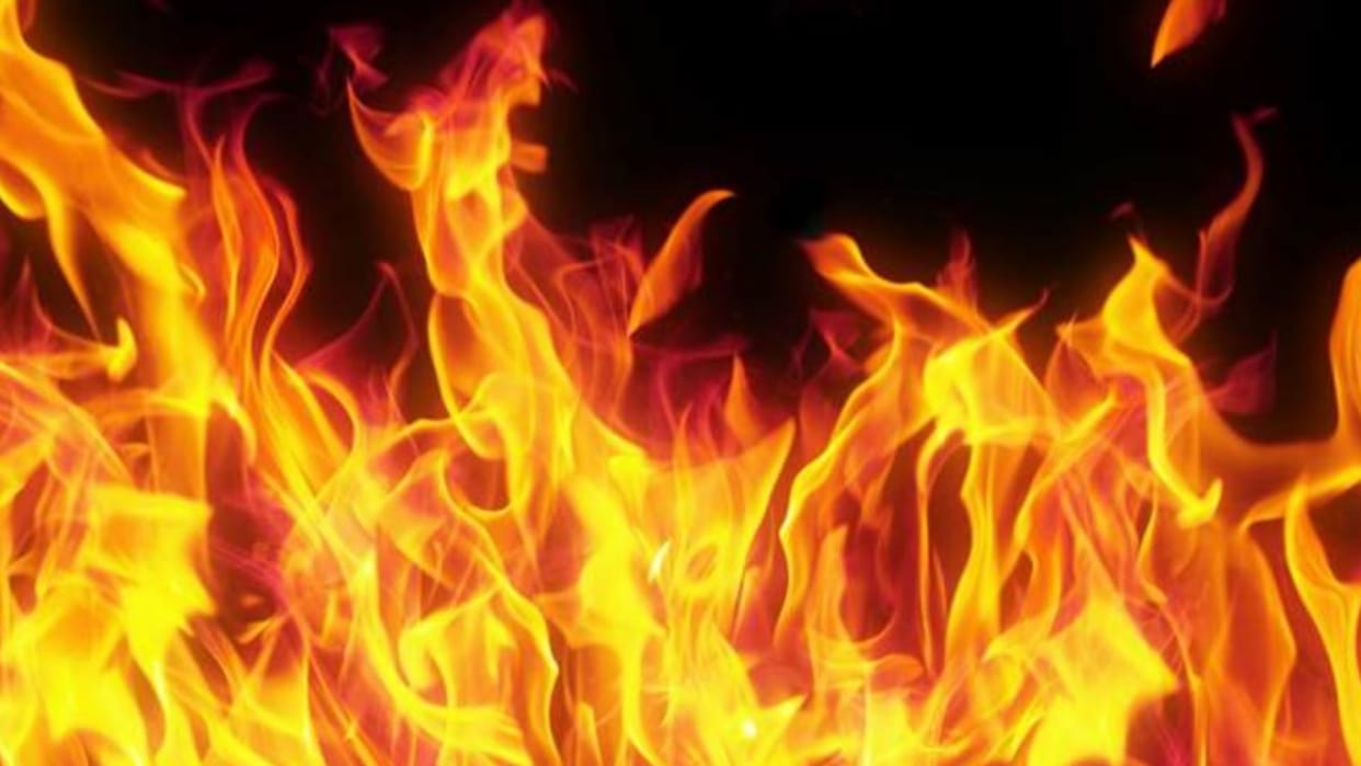 Massive fire engulfed shopping complex in hazratbal area of Srinagar kashmir