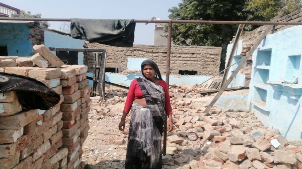 matter of giving benefits to ineligible in PM Awas Yojana has come to light In Etah