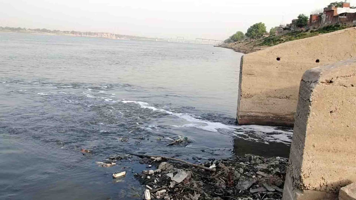 Kanpur: Five notices in six months, a fine of 1.20 crores, Falling of drains in Ganga did not stop