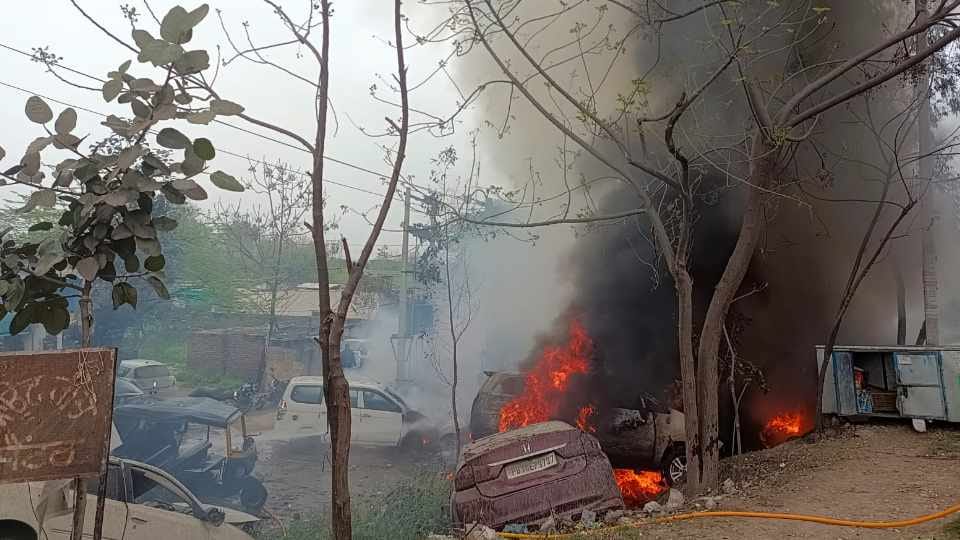 Bikes and vehicles caught fire at Subhanpur police station in Kapurthala