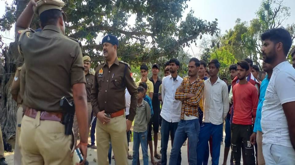 bullies beat young man to death In dispute over threshing of mustard in Mainpuri