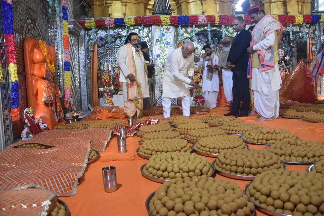 Mohan Bhagwat Hanuman Sadhana at Devraha Ashram mirzapur offered 51 man laddus