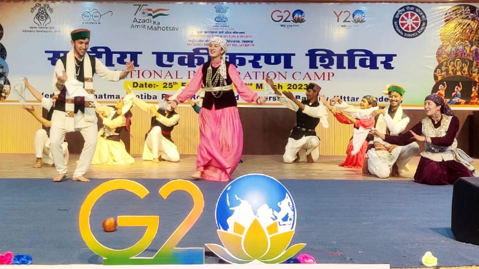 NSS students performed in Atal Auditorium of Ruhilkhand University Bareilly