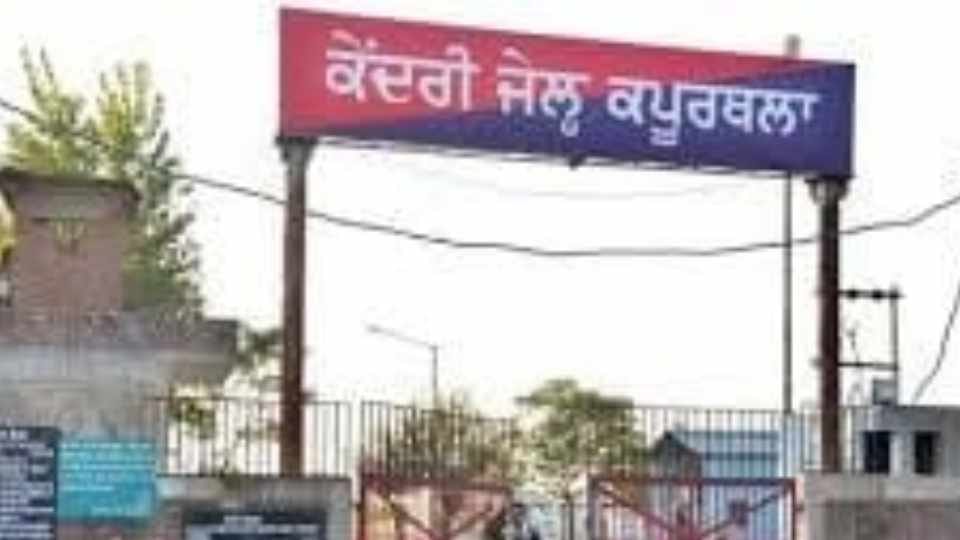 Different statements of district and jail police on recovered goods in Kapurthala Jail