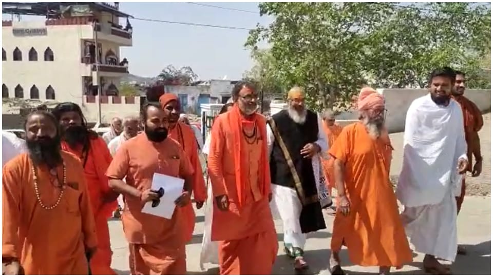 Pushkar Sant Samaj submitted memorandum to SDM said if Holi is banned they will do fierce agitation