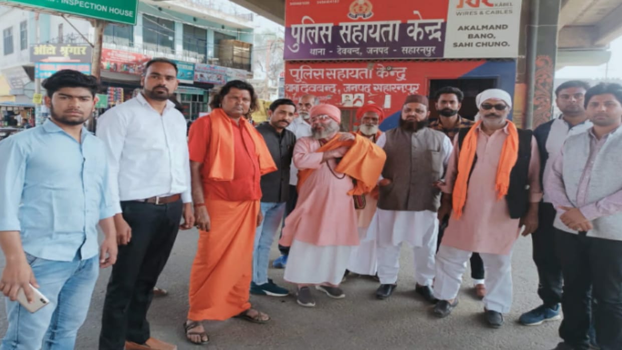 Swami Yashveer Maharaj going to Deoband but police stopped in Muzaffarnagar