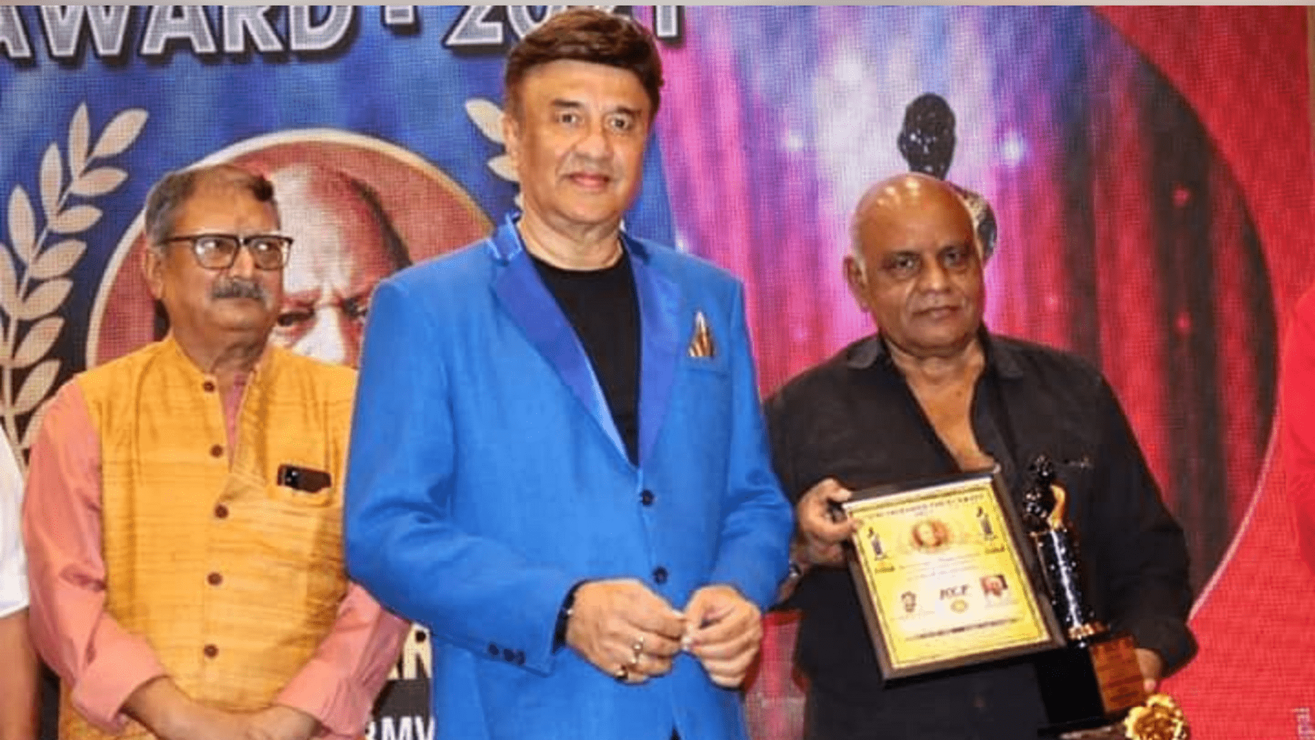 Nikkita Ghag gets support of Sunil Pal Dadasaheb Phalke Awards controversy Gajendra Chauhan Dilip Sen Sudhakar