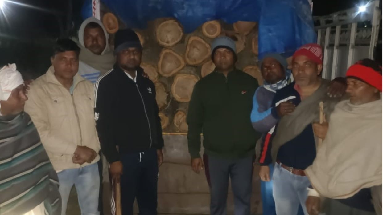 Wood smugglers tried to run over gadi on forest personnel in Yamunanagar