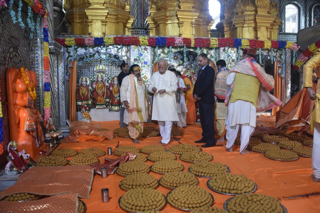 Mohan Bhagwat Hanuman Sadhana at Devraha Ashram mirzapur offered 51 man laddus